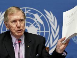 Michael Kirby, muestra informe sobre la violencia en Corea del Norte. EFE /