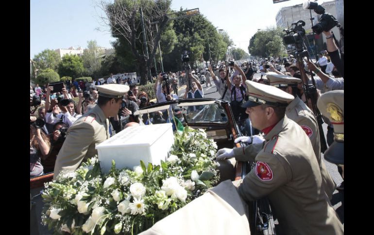 Don Jorge Matute Remus realizó su último recorrido, antes de instalarse en su nuevo lugar de descanso.  /
