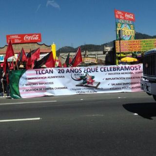 Maestros de la CNTE marchan hacia Toluca