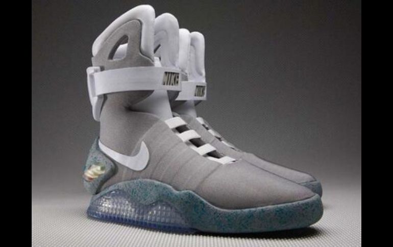 Nike ya había hecho unas réplicas de los famosos tenis, sólo se hicieron mil 500 que fueron subastadas. ESPECIAL /