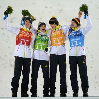 Alemania gana el oro en saltos de esquí por equipos