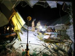 Cerca de 400 socorristas se encuentran en el lugar para realizar labores de rescate. AP /