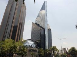 La bolsa benefició en sus operaciones bursátiles a Wal-Mart y grupo Alfa. ARCHIVO /