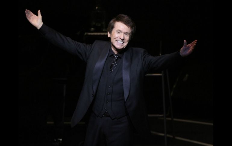 El español cumple más de cinco décadas de trayectoria como cantante. ARCHIVO /