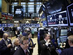 Aspecto del interior del mercado bursátil de Nueva York. ARCHIVO /