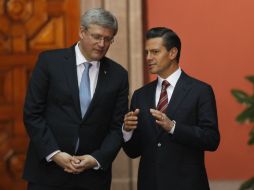 Enrique Peña Nieto y Stephen Harper ofrecen una conferencia de prensa luego de su reunión en privado. AP /
