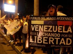 En los últimos días, opositores y seguidores del gobierno han realizado violentas movilizaciones en Venezuela. EFE /