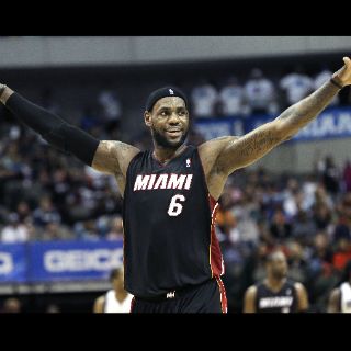 LeBron James le da triunfo al Heat ante Mavs