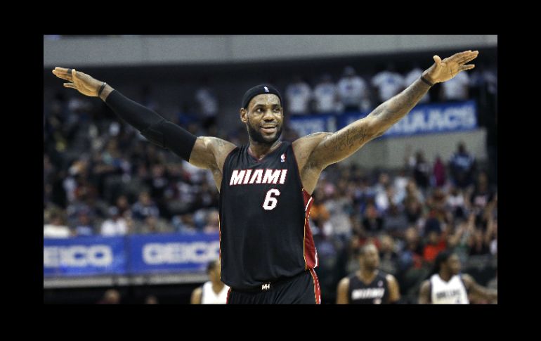 LeBron James festeja el triunfo. AP /