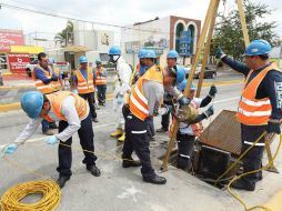 Personal del SIAPA realiza labores de mantenimiento. ESPECIAL /