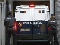 El furgón policial que traslada a los etarras Juan Jesús Narváez Goñi, alias Pajas, e Itziar Alberdi Uranga, alias María. EFE /