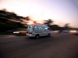 Una ambulancia avanza a toda velocidad. ARCHIVO /