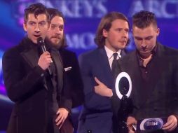 Alex Turner, durante su discurso en los Brit Awards. ESPECIAL /