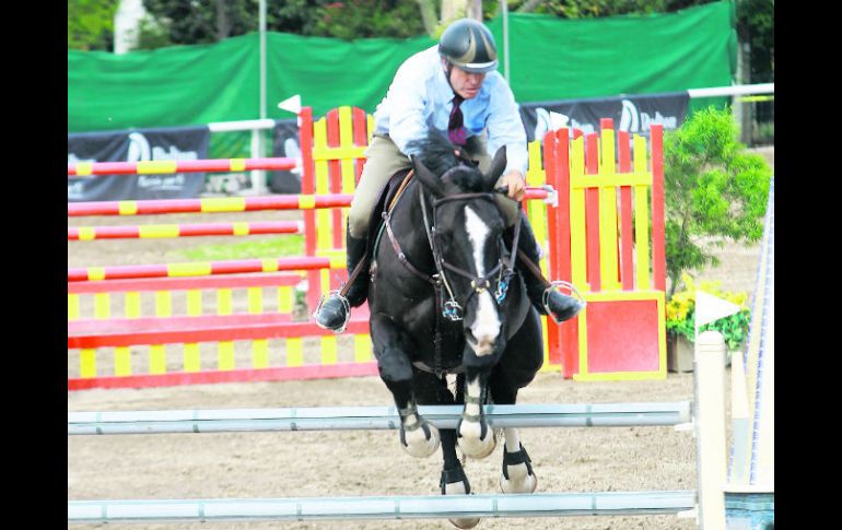 Maurer, a lomos de ''Zandor'', culminó su recorrido en 35.06 segundos.  /