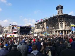 Manifestantes continúan instalados en la Plaza de la Independencia en Kiev. AFP /