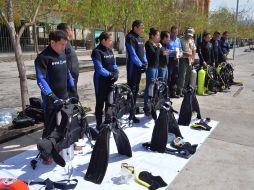 La capacitación consiste en técnicas de rescate subacuáticas, procedimientos de seguridad, rescate y escape bajo el agua, según UEPCBJ.  /