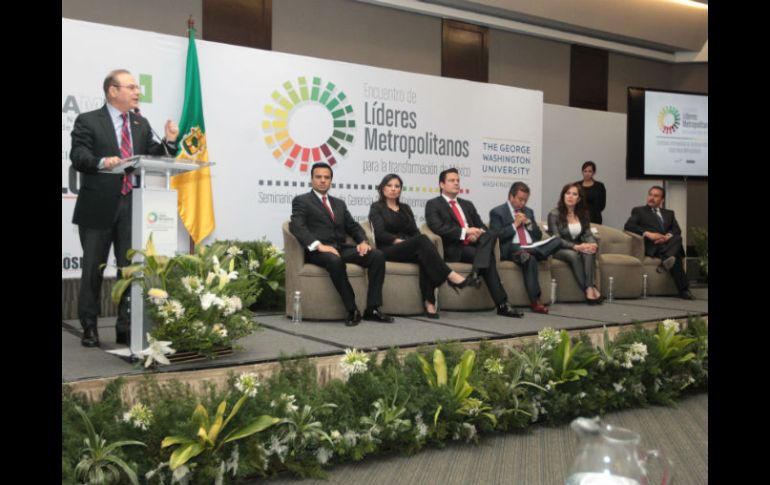 Aristóteles Sandoval y César Camacho, entre los asistente al seminario Internacional de Gerencia del Poder y Gobernanza. ESPECIAL /