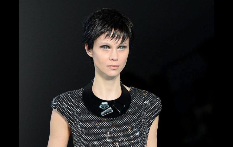 El pelo negro con corte masculino y descuidado combina perfectamente con la mirada oscura y profunda de las modelos. EFE /