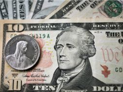 El dólar se compra en un mínimo de 12.77 pesos. ARCHIVO /