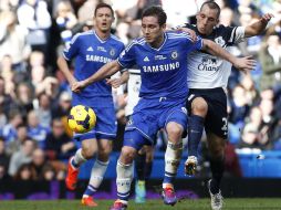 Al minuto 93, el mediocampista Frank Lampard anota el gol de la victoria para Chelsea. AP /