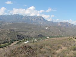En la falda noreste del cerro El Comité, a la vera del río Bolaños se localiza el bizarro poblado La Playa.  /