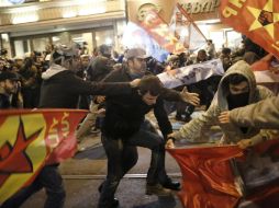 Manifestantes protestan en contra de la restricción al acceso a la red en Turquía y el bloqueo a miles de sitios. EFE /