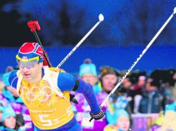 Bjoerndalen le tocó el tercer relevo de la prueba 4x7.5 km, en el cual cedió la ventaja que tenían. AFP /