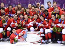 Canadá es el primer equipo en 30 años que completa invicto el torneo olímpico masculino de hockey. EFE /