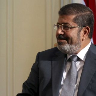 Defensa de Morsi pide dimisión del tribunal que lo juzga