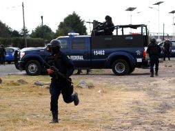 Ayer sábado, camionetas de la PF y militares de un regimiento de arma blindado se desplegaron para reforzar el penal. ARCHIVO /