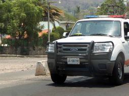 Policías investigadores, acudieron a la alcaldía de Villa Corona, donde encontraron los autos afuera de un bar y hubo detenidos  /