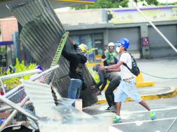 El panorama en Caracas. Los manifestantes amenazaron con mantener hoy los bloqueos. EFE /