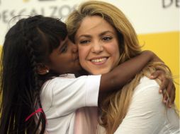 Shakira habla de su producción en una rueda de prensa, durante la inauguración de un colegio de su Fundación Pies Descalzos. AFP /