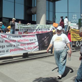 Locatarios planean más marchas contra reforma hacendaria