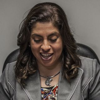 Elisa Ayón sería inhabilitada de sus plazas como directora