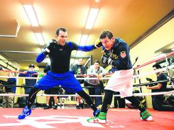 Ricardo Álvarez lanza un golpe al 'Canelo', en una de las sesiones de sparring que han sostenido en San Diego. SHOWTIME  /