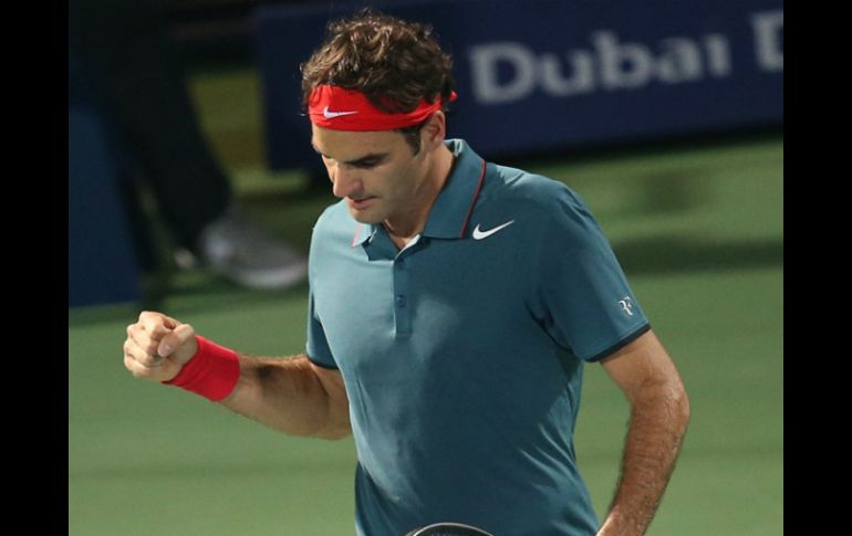 Roger Federer sufrió en en tres sets pero logró calificar a la tercera ronda. EFE /