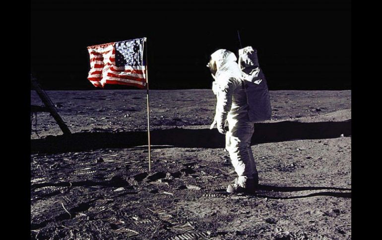 Uno de los objetos más destacados será el emblema que llevaron los trajes espaciales de la tripulación del Apolo 11. ARCHIVO /