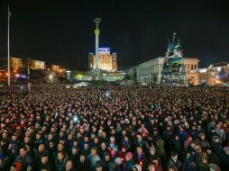 Manifestantes de la oposición asisten a una concentración en la Plaza de la Independencia en Kiev. EFE /