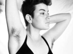 La activista española Lena Prado ha provocado revuelo en redes sociales por su fotografía. ESPECIAL /
