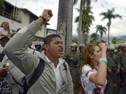 Enmedio de las protestas, el gobierno celebra el 25 aniversario del 'caracazo'. EFE /