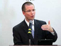 Indica que primero hablará con Gustavo Madero para después tomar una decisión. ARCHIVO /