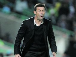 El estratega luso Pedro Caixinha vuelve a mostrarse en desacuerdo con el manejo del futbol mexicano. MEXSPORT /