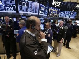 El Departamento de Comercio de EU revisa el bajo crecimiento económico del país de los últimos meses. ARCHIVO /