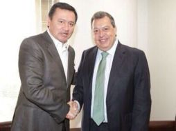 El secretario de Gobernación, Osorio Chong, con el gobernador de Guerrero, Ángel Aguirre. ESPECIAL /