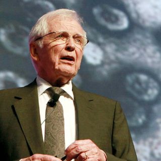 Harald zur Hausen critica baja vacunación contra papiloma en Jalisco