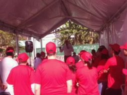 Las Asociaciones Civiles que participan en la pega de calcomanías fungen como observadores ciudadanos del ''Operativo Salvando Vidas''.  /