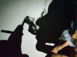 Es muy recomendable no fumar como medida preventiva contra la neumonía. ARCHIVO /