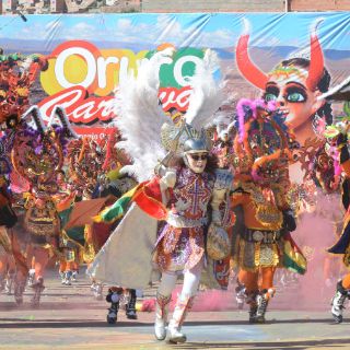 Cuatro muertos y 60 heridos en desfile folclórico en carnaval boliviano