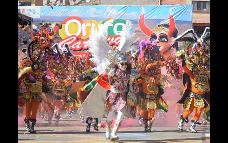 A pesar de la tragedia, la directiva de la ACFO determinó continuar con la fiesta folclórica. EFE /